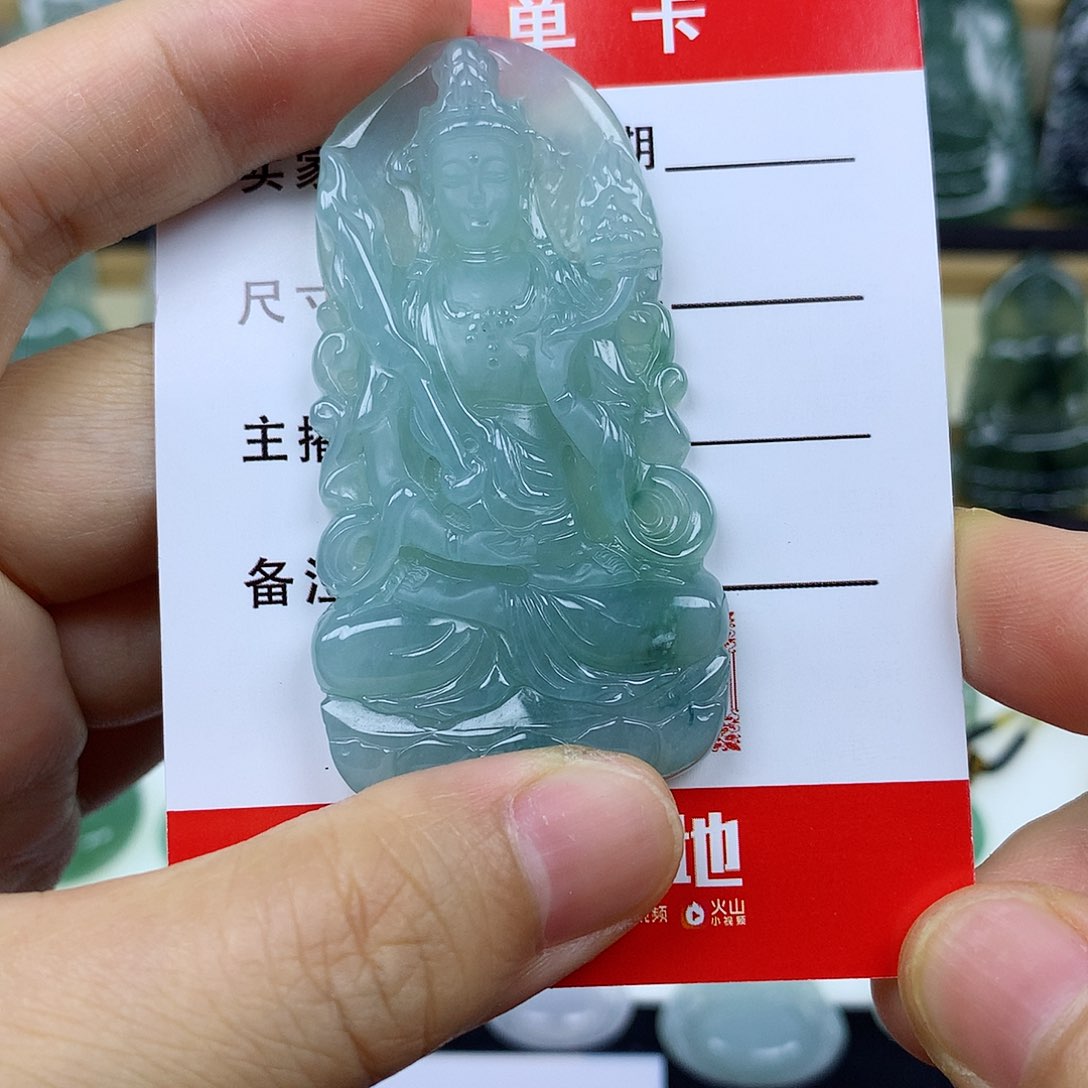 翡翠未镶嵌颈饰虚空