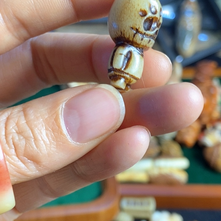 配饰驼骨雕刻阿呆一个大