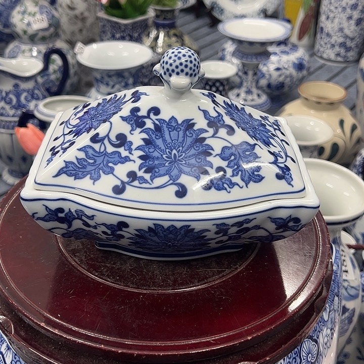 摆件青花瓷手工手绘高温釉下彩，家居收纳盒，首饰盒，