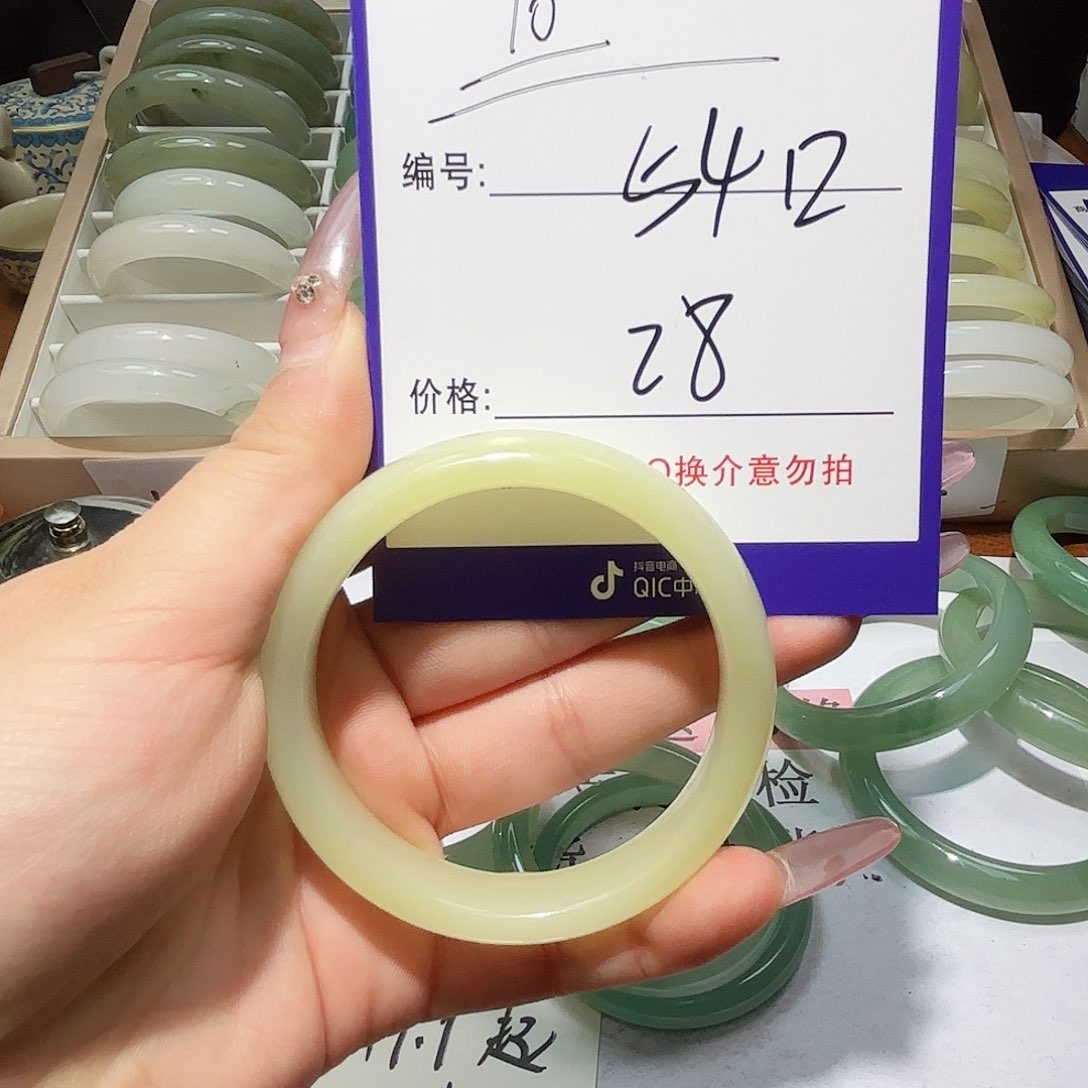 石英质玉手镯未镶嵌10