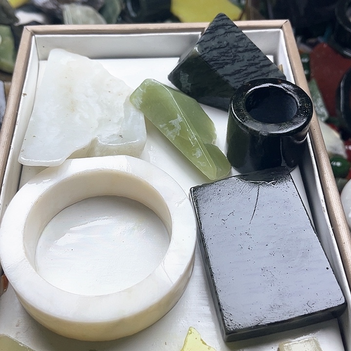 和田玉（糖玉）和田玉边角料9K金镶嵌仲*成