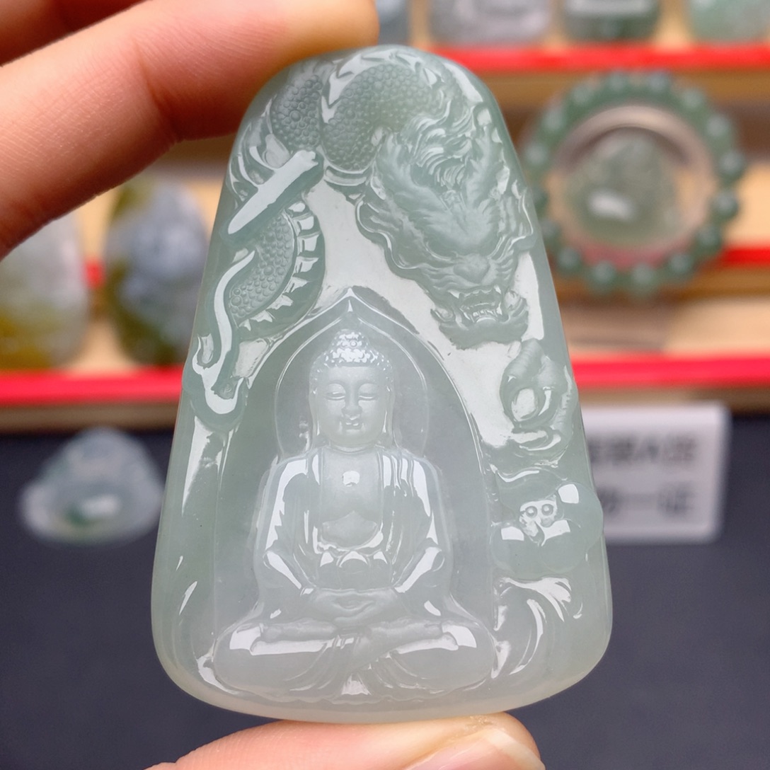 翡翠未镶嵌颈饰大日