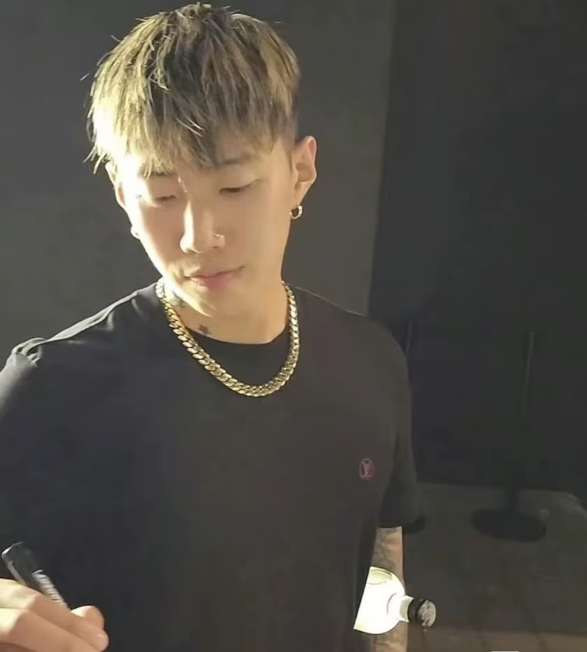 未使用 LouisVuitton/路易威登 BL胸口小标刺绣男士短袖HAY50W