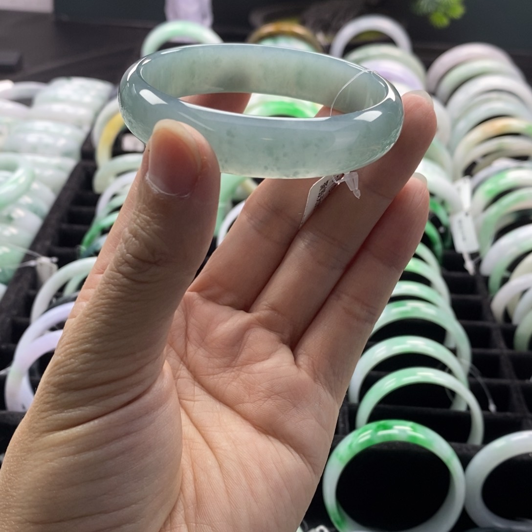 翡翠手镯未镶嵌你*手镯
