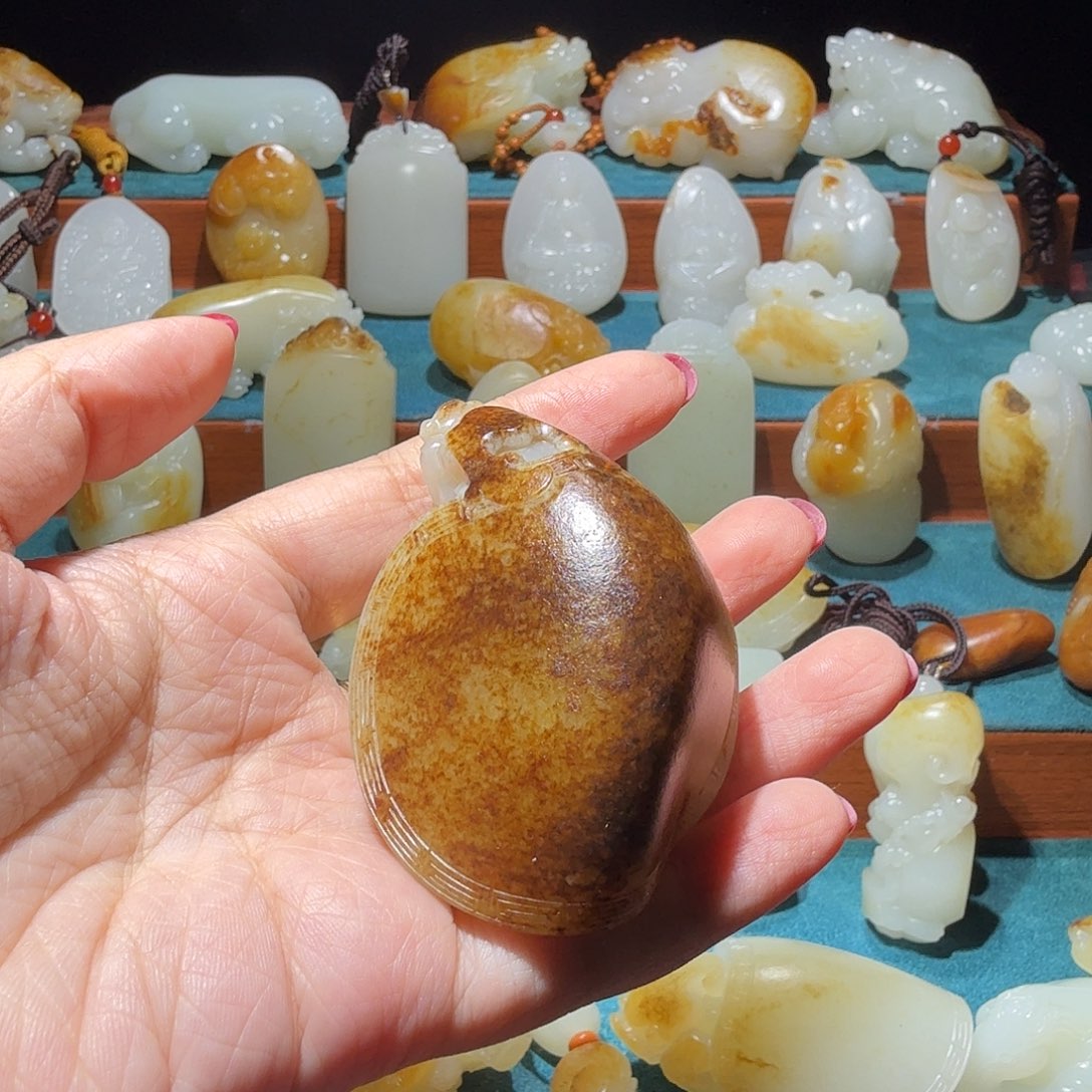 天***威和田玉未镶嵌挂件