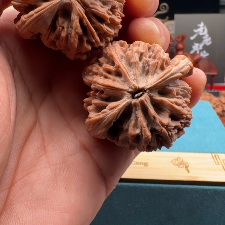 文玩核桃吊坠平谷暴雪儿