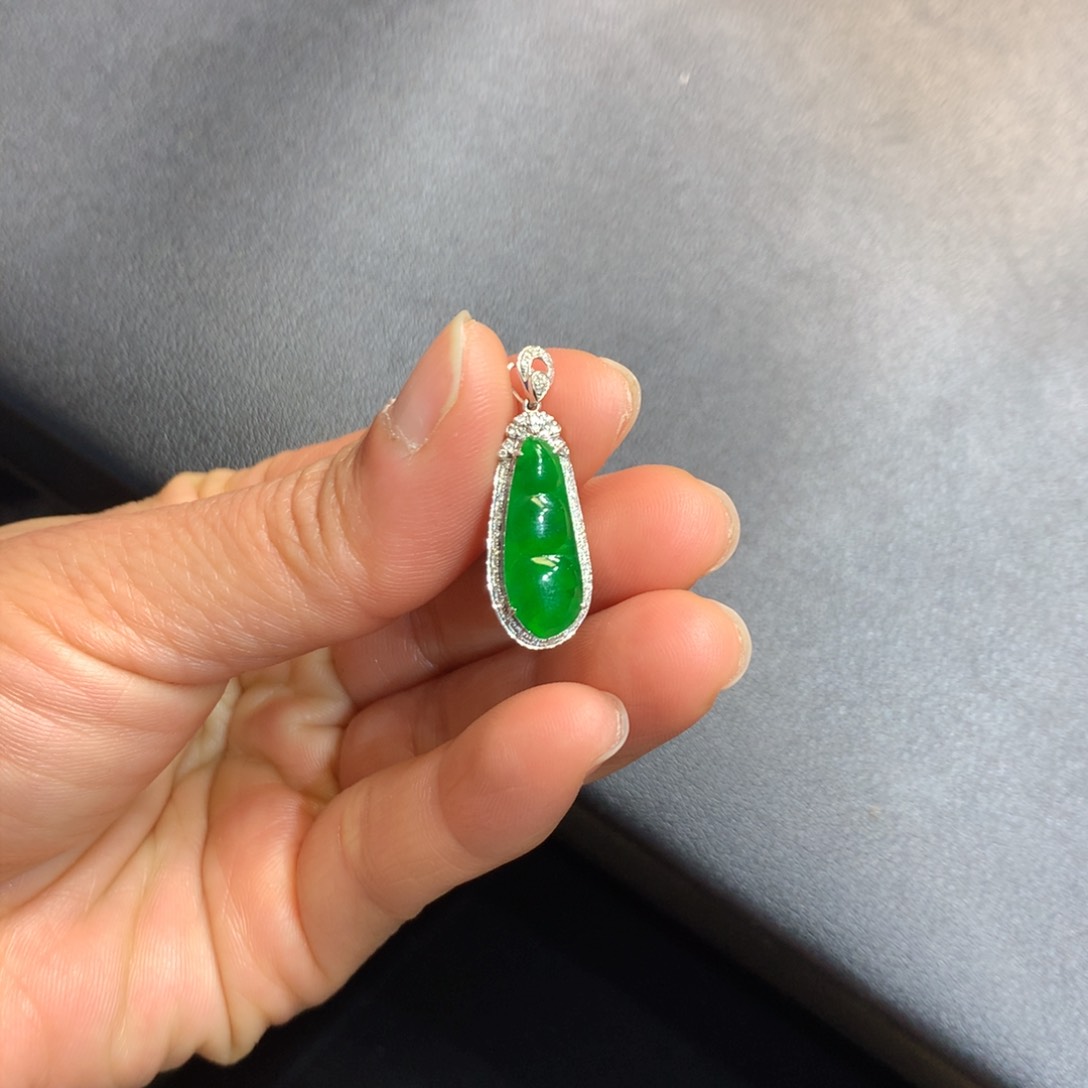 翡翠吊坠(不含链)18K金镶嵌