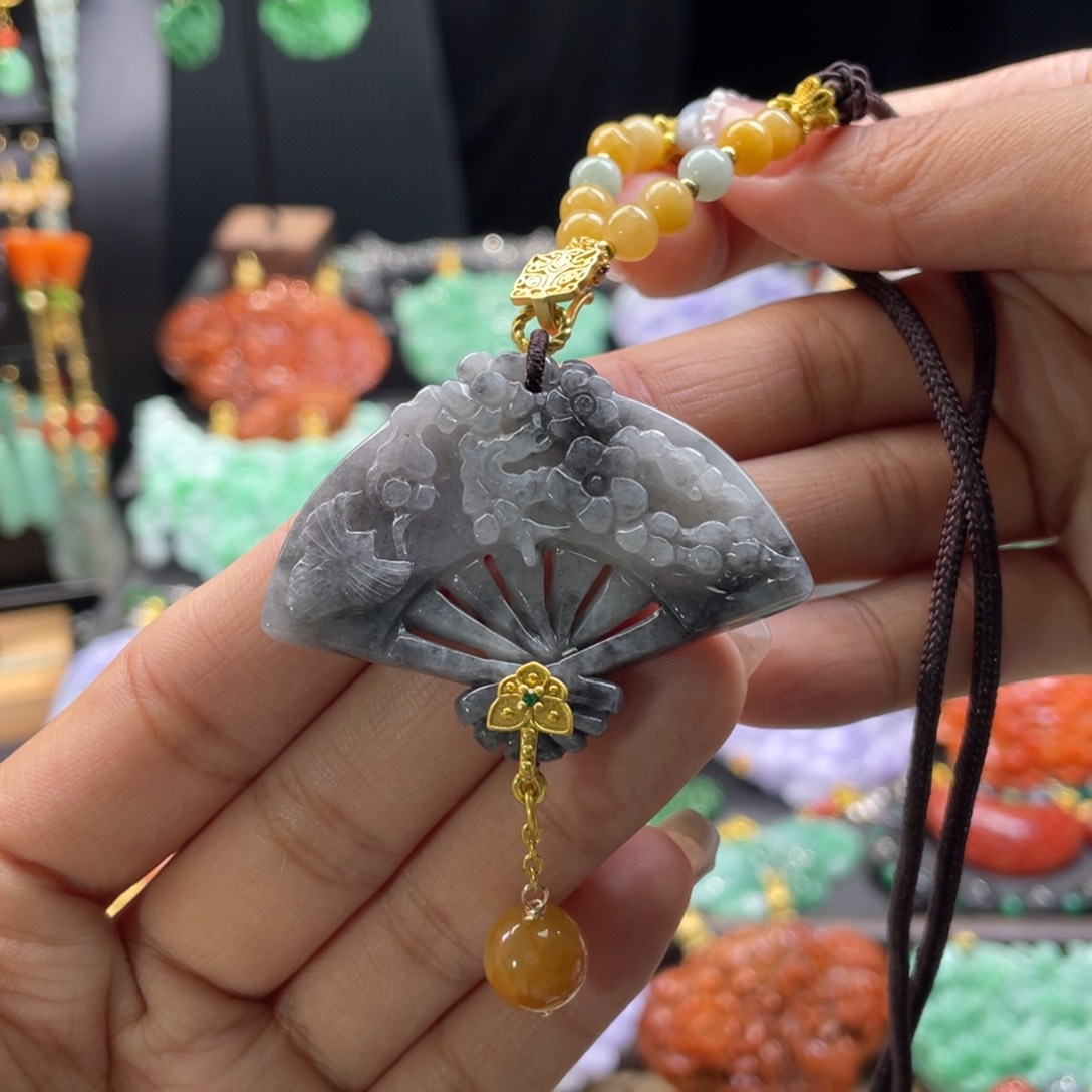 翡翠未镶嵌颈饰清*代编织