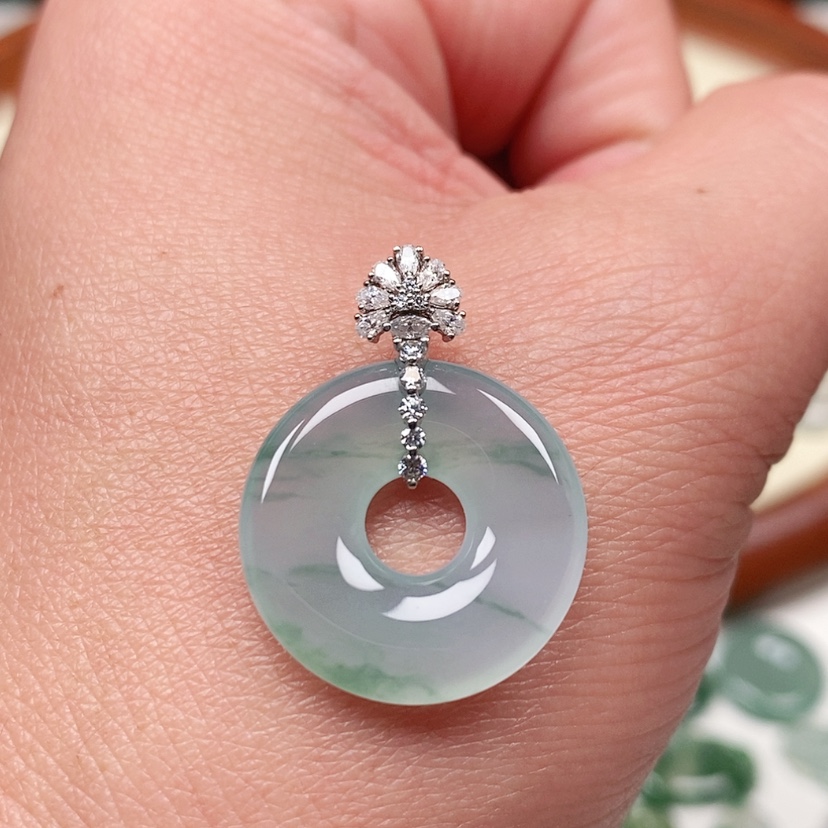 【闪购商品】翡翠吊坠(不含链)18K金镶嵌