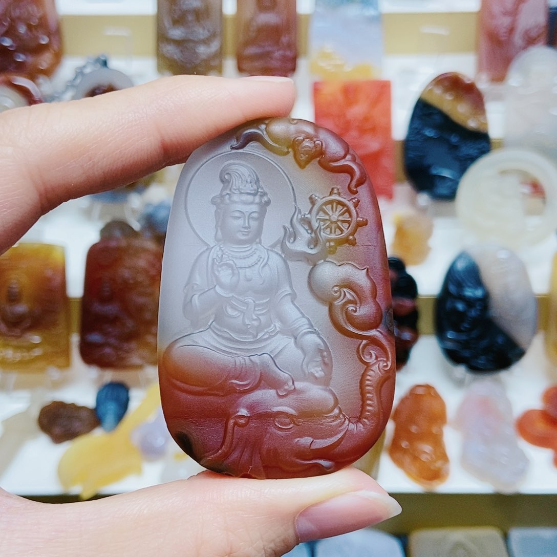 玛瑙/玉髓颈饰未镶嵌丢****猪