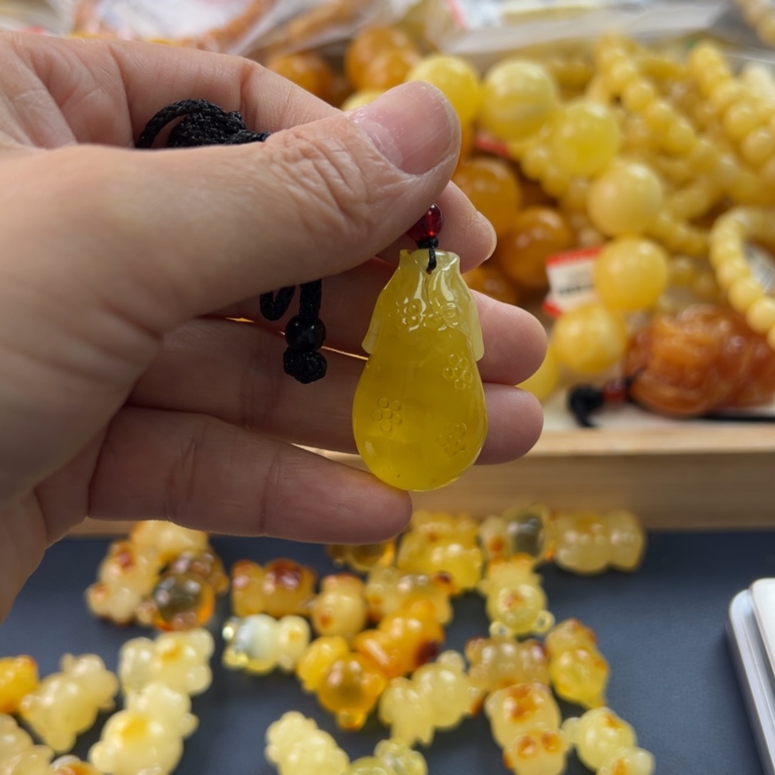 未镶嵌琥珀珠宝奇石