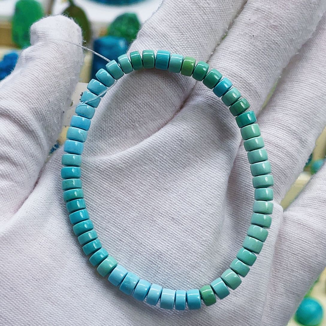 绿松石未镶嵌颈饰