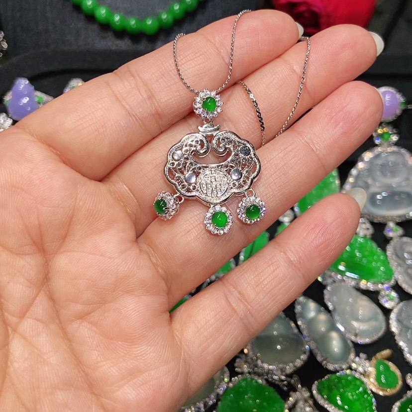 【闪购商品】翡翠颈饰未镶嵌天然翡翠