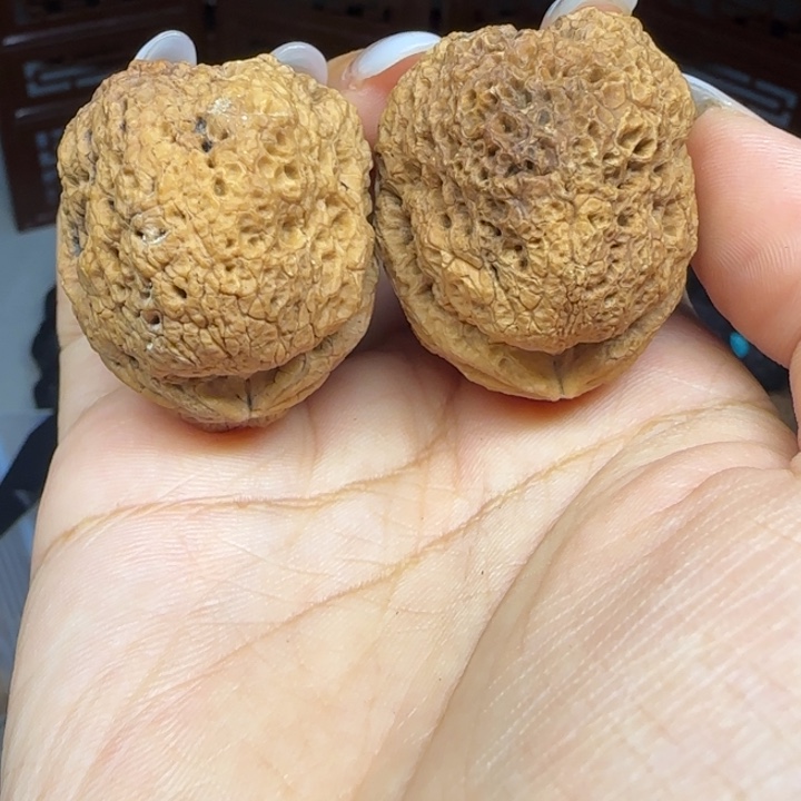 文玩核桃吊坠虎头蟾