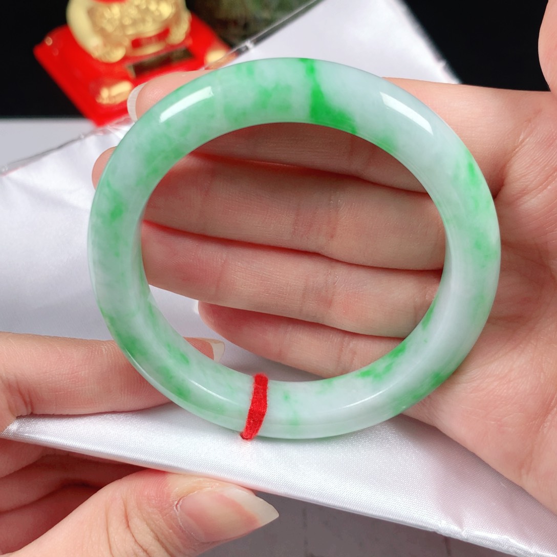 翡翠手镯未镶嵌53圈