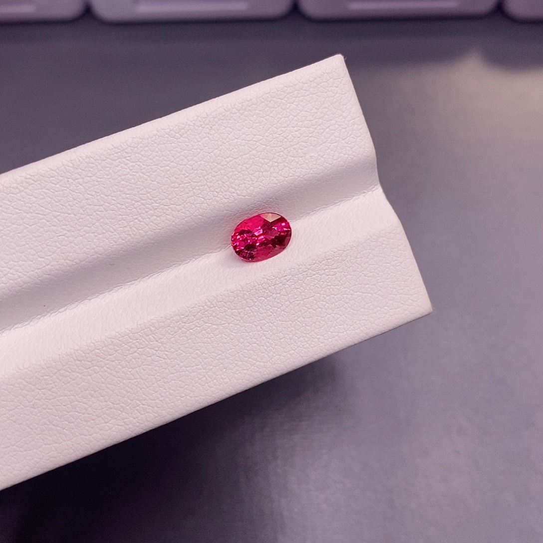 未镶嵌裸石碧玺0.79克拉