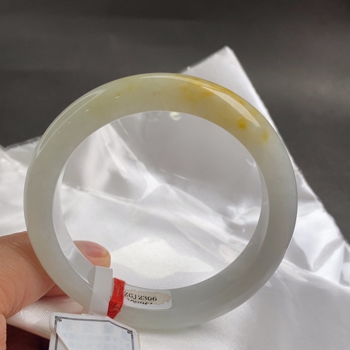 翡翠手镯未镶嵌56圈