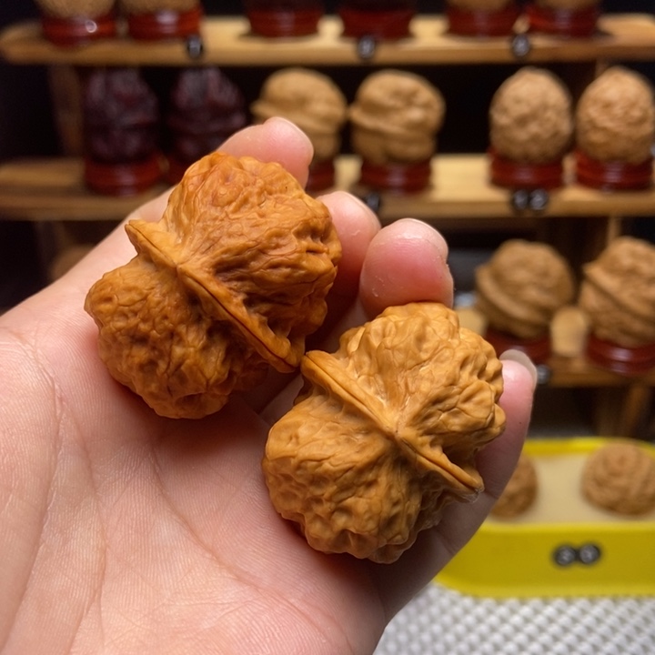 文玩核桃吊坠金尊龙脊20