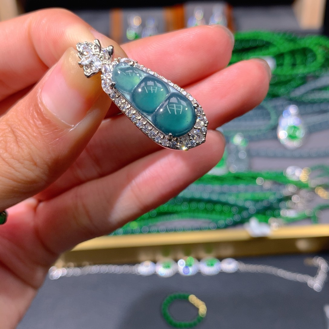 翡翠手链未镶嵌天然翡翠