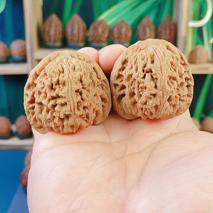 春***香吊坠文玩核桃南疆石42尺