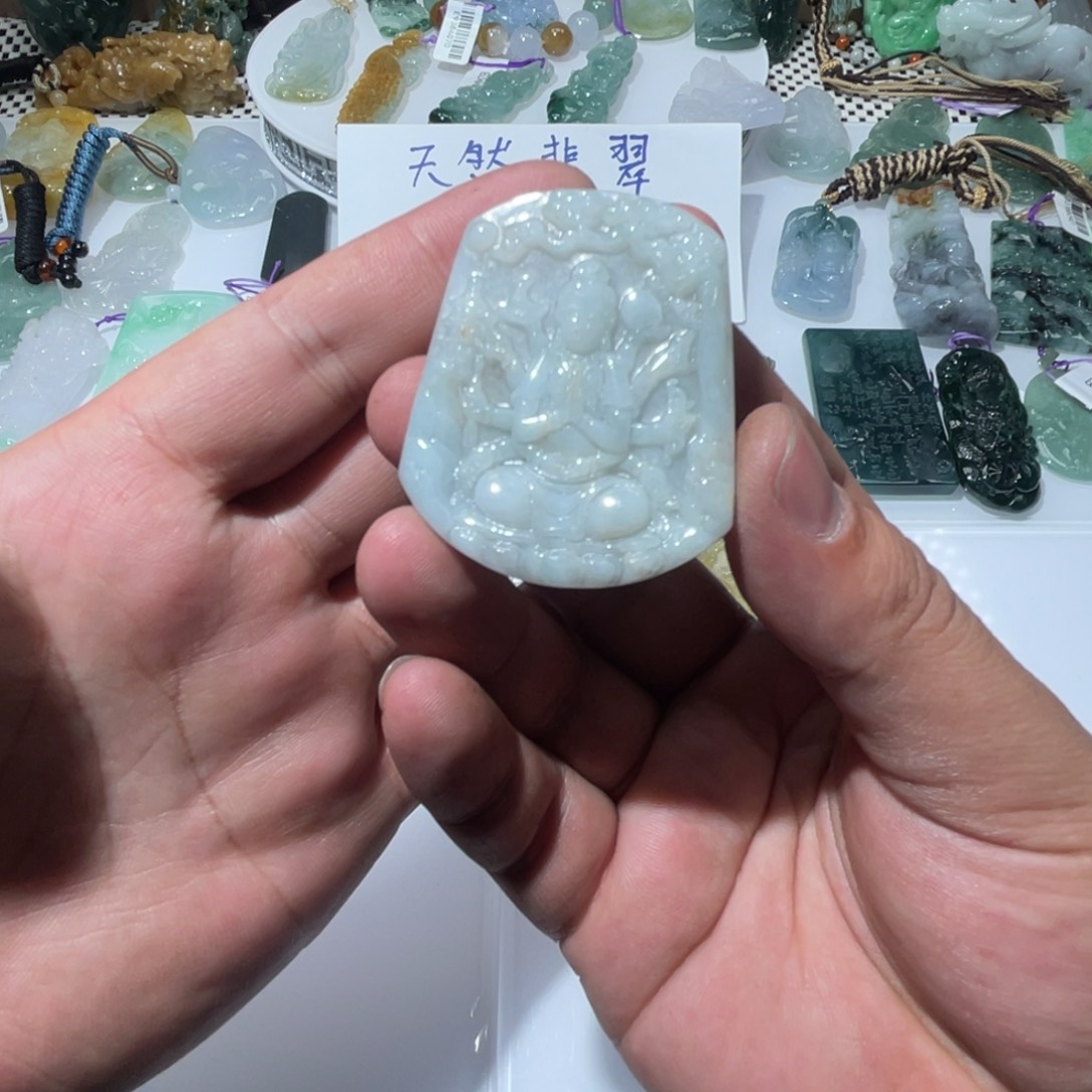 翡翠颈饰未镶嵌天然