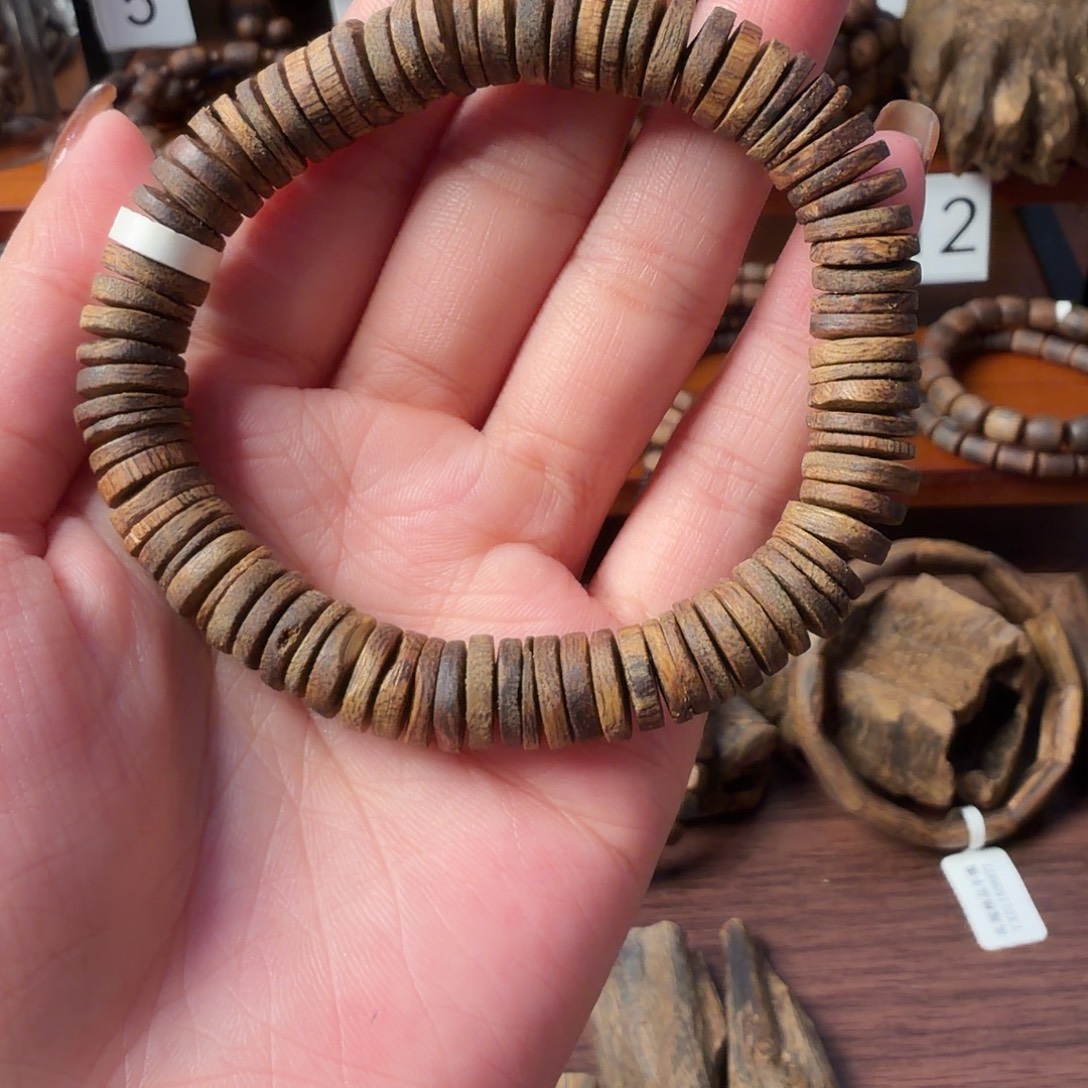 沉香沉香碎屑莺歌绿奇楠0.9片片珠单圈多样性发一