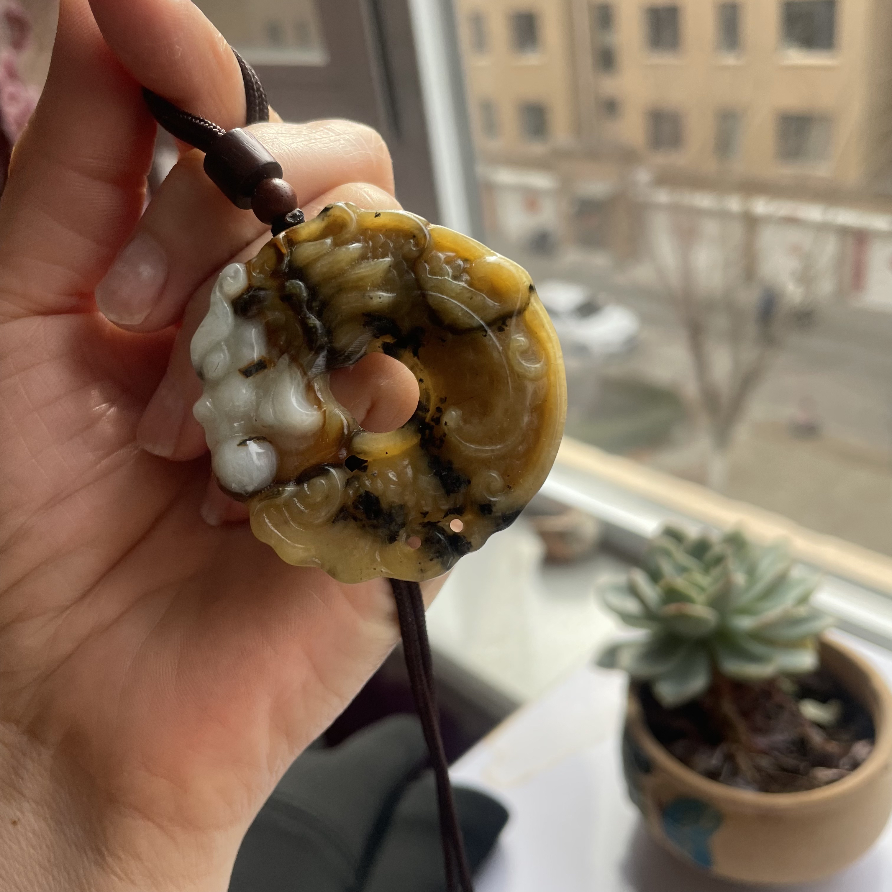岫玉天然龙鱼扣吊坠项链