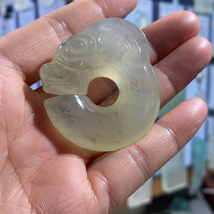 岫玉未镶嵌颈饰吊坠