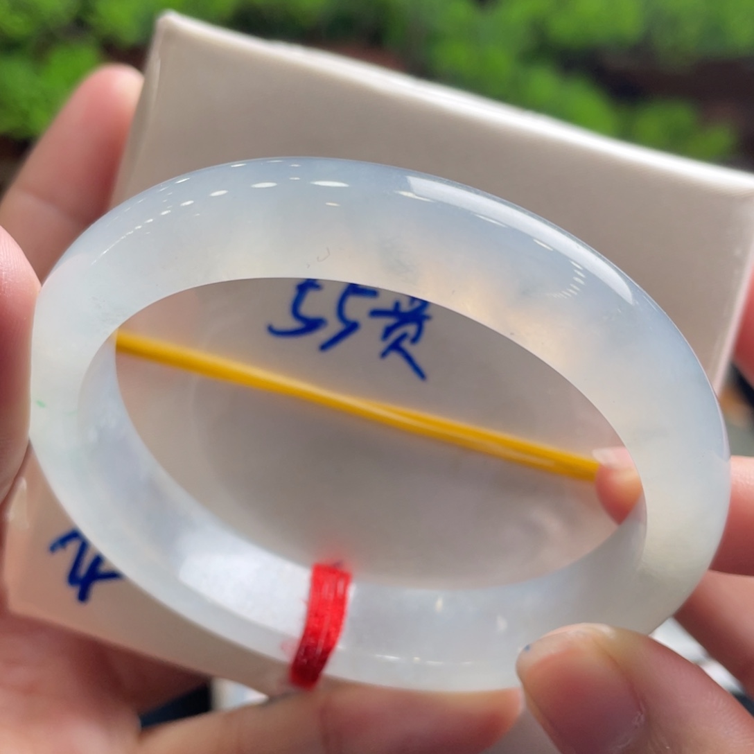 翡翠未镶嵌手镯55.3贵妃 天空蓝