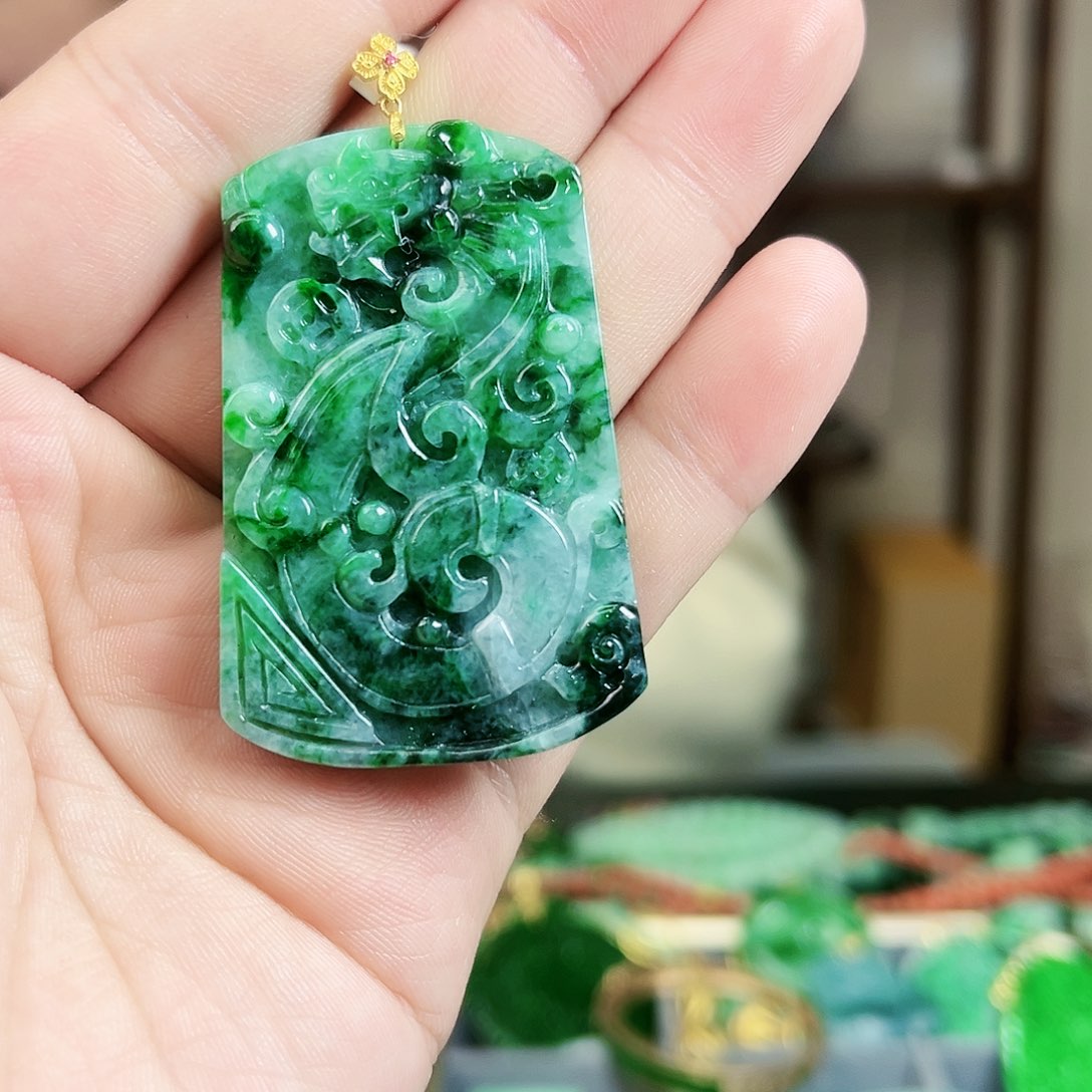 翡翠颈饰18K金镶嵌吊坠