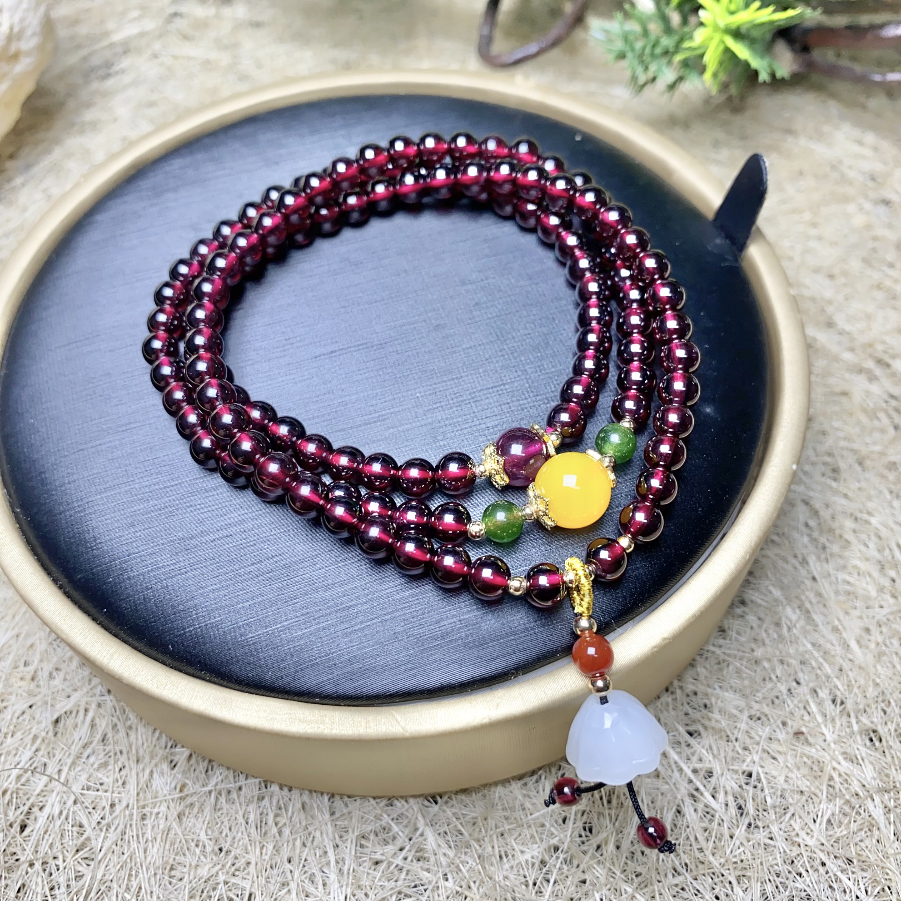 【三石珠宝】天然石榴石三圈女士设计款女人石精美莲蓬款手串手链