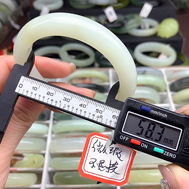 蛇纹石玉手镯未镶嵌514