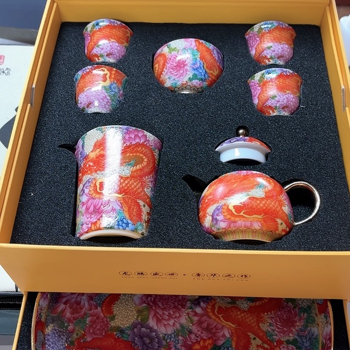 孤品茶具套装等。           