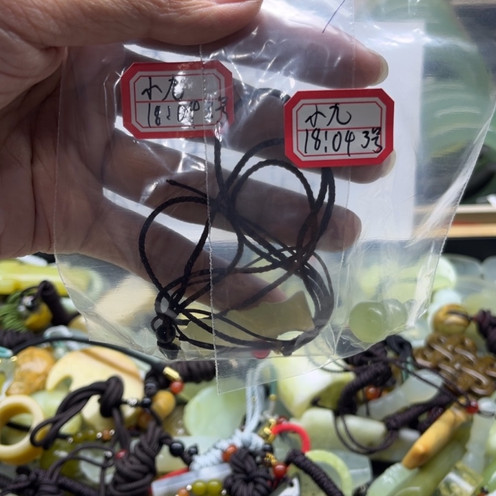 小***九未镶嵌蛇纹石玉手镯