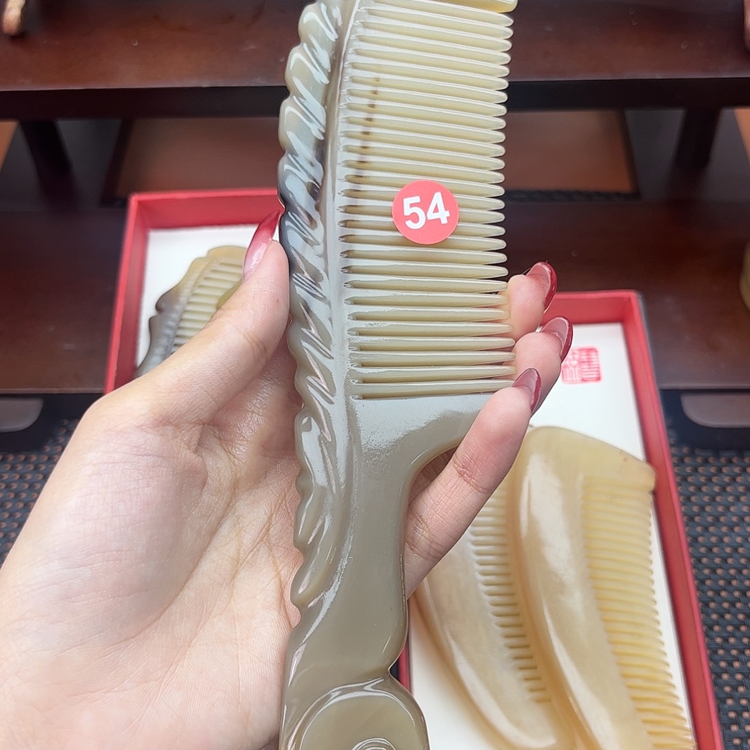 刘***宁纯手工制作纯牛角梳子