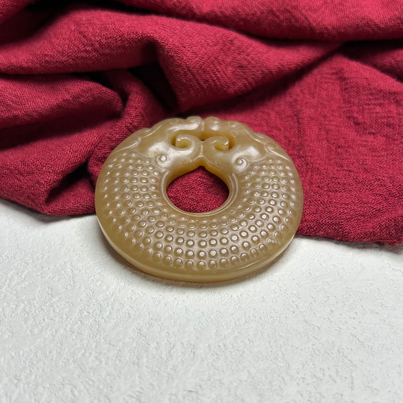 糖色仿古和田玉吊坠 双龙护主