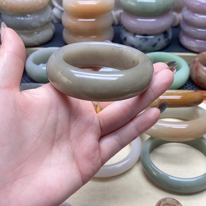 石英岩玉手镯未镶嵌