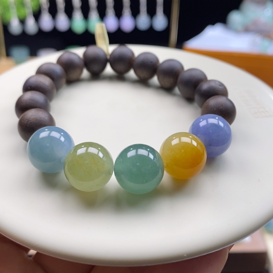 沉香木手串翡翠搭配沉香木手串