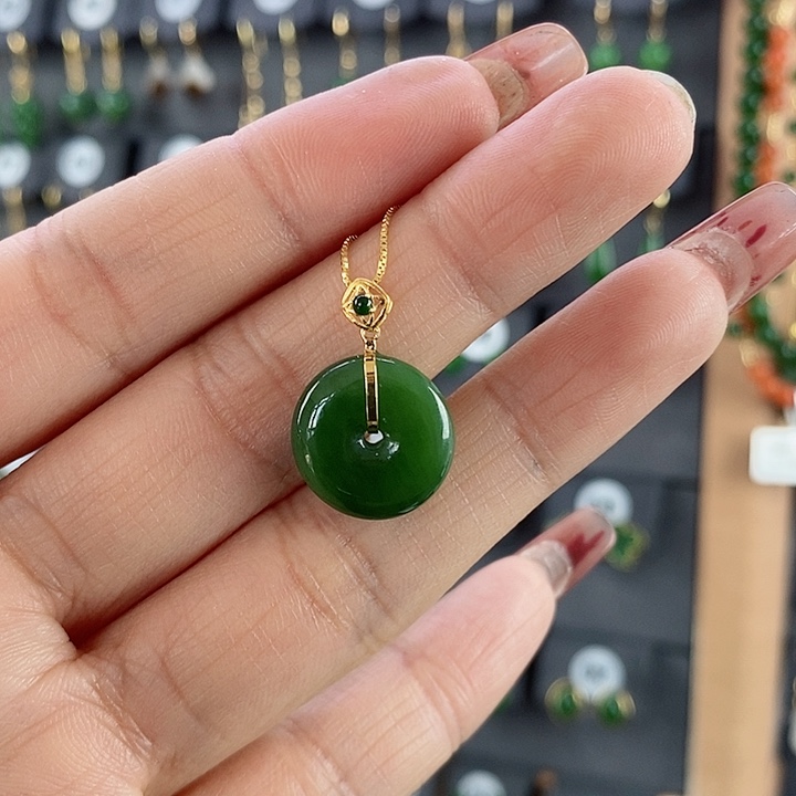 和田玉吊坠(赠链)18K金镶嵌