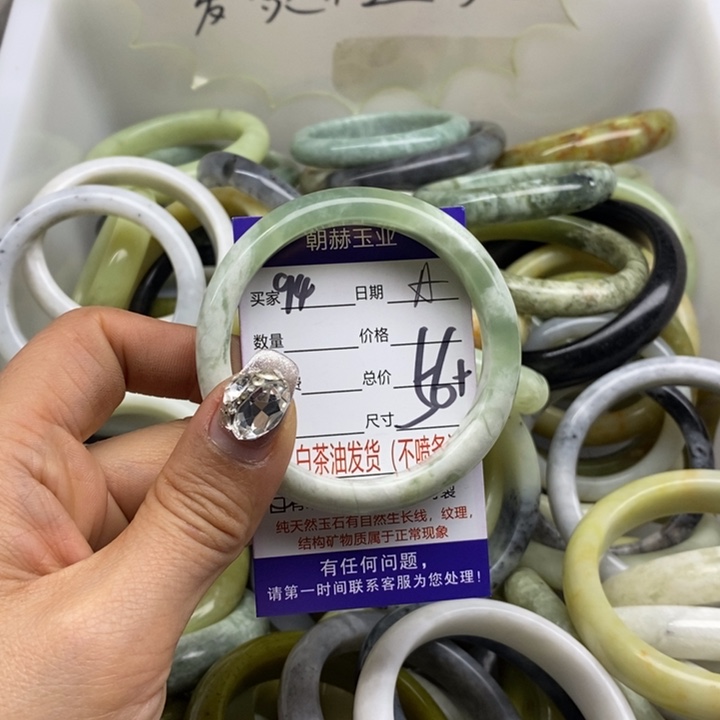 蛇纹石玉手镯未镶嵌