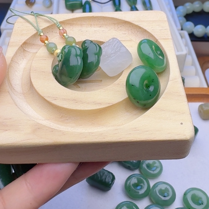 梦***园和田玉（糖玉）未镶嵌车挂