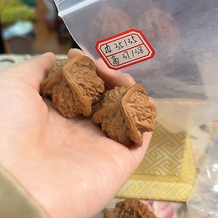 文玩核桃把件盘山三棱