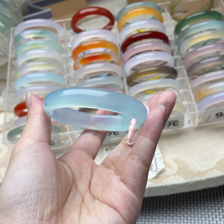 玛瑙/玉髓未镶嵌手镯55圈口