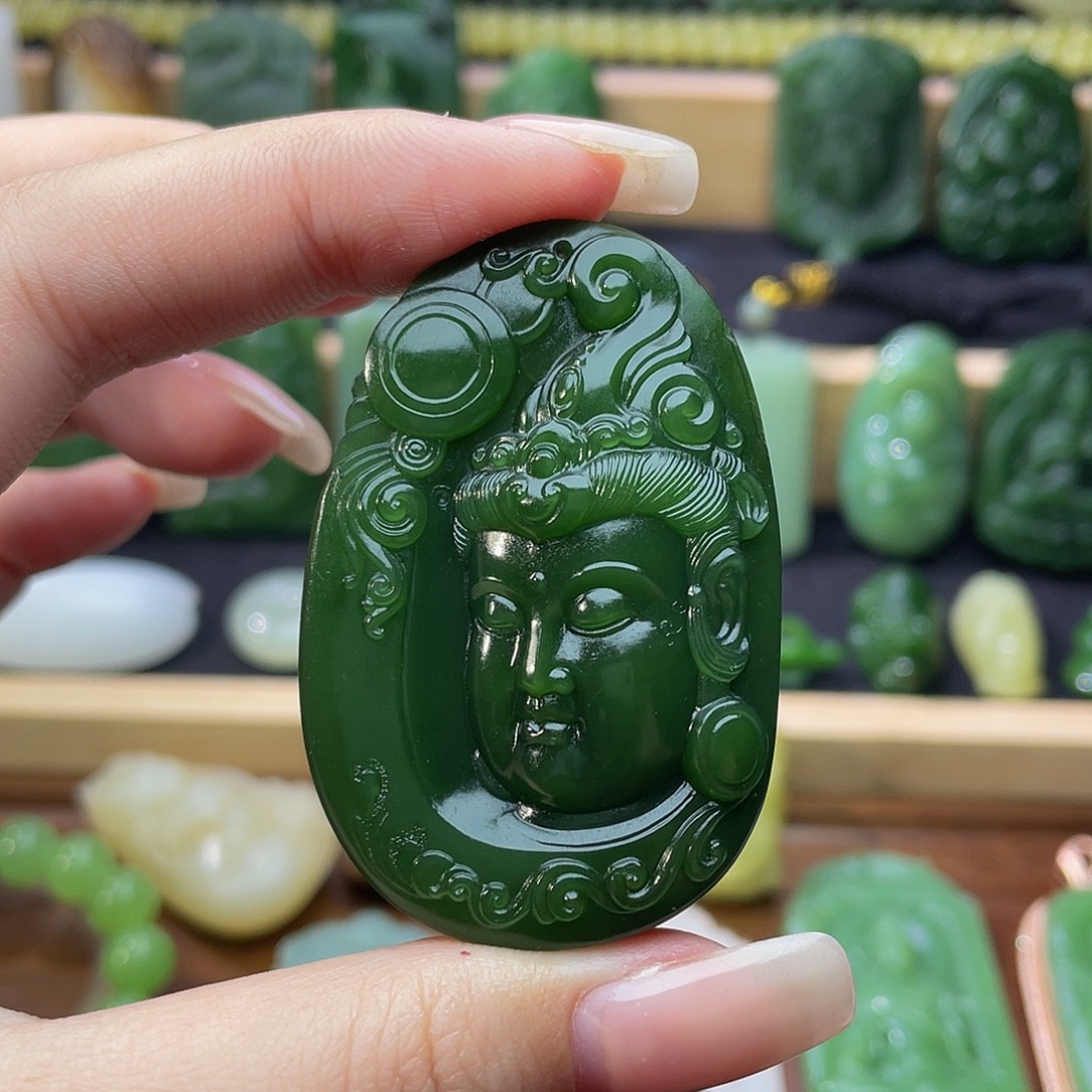 和田玉未镶嵌颈饰俄七·菠菜绿·侧脸观音