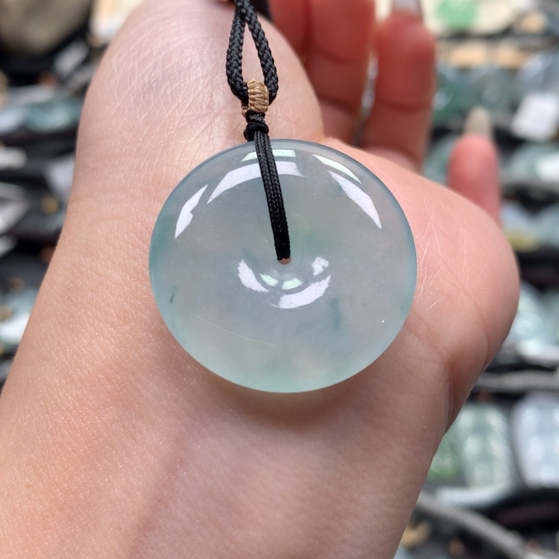 翡翠颈饰未镶嵌扣子