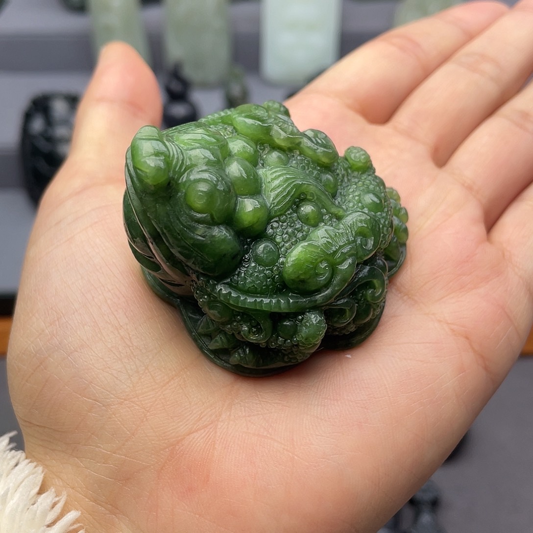 甜***汁和田玉未镶嵌颈饰