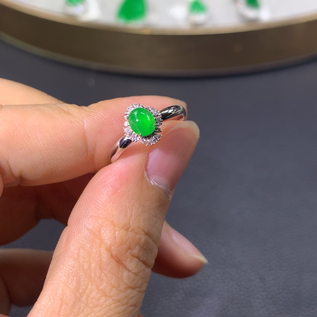 翡翠戒指18K金镶嵌翡翠