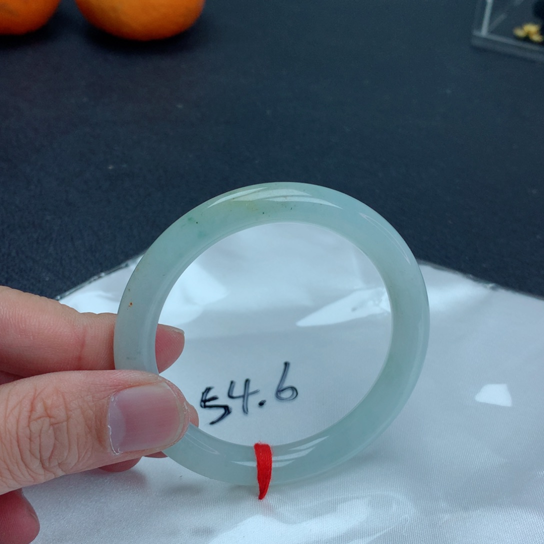 翡翠手镯未镶嵌翡翠手镯