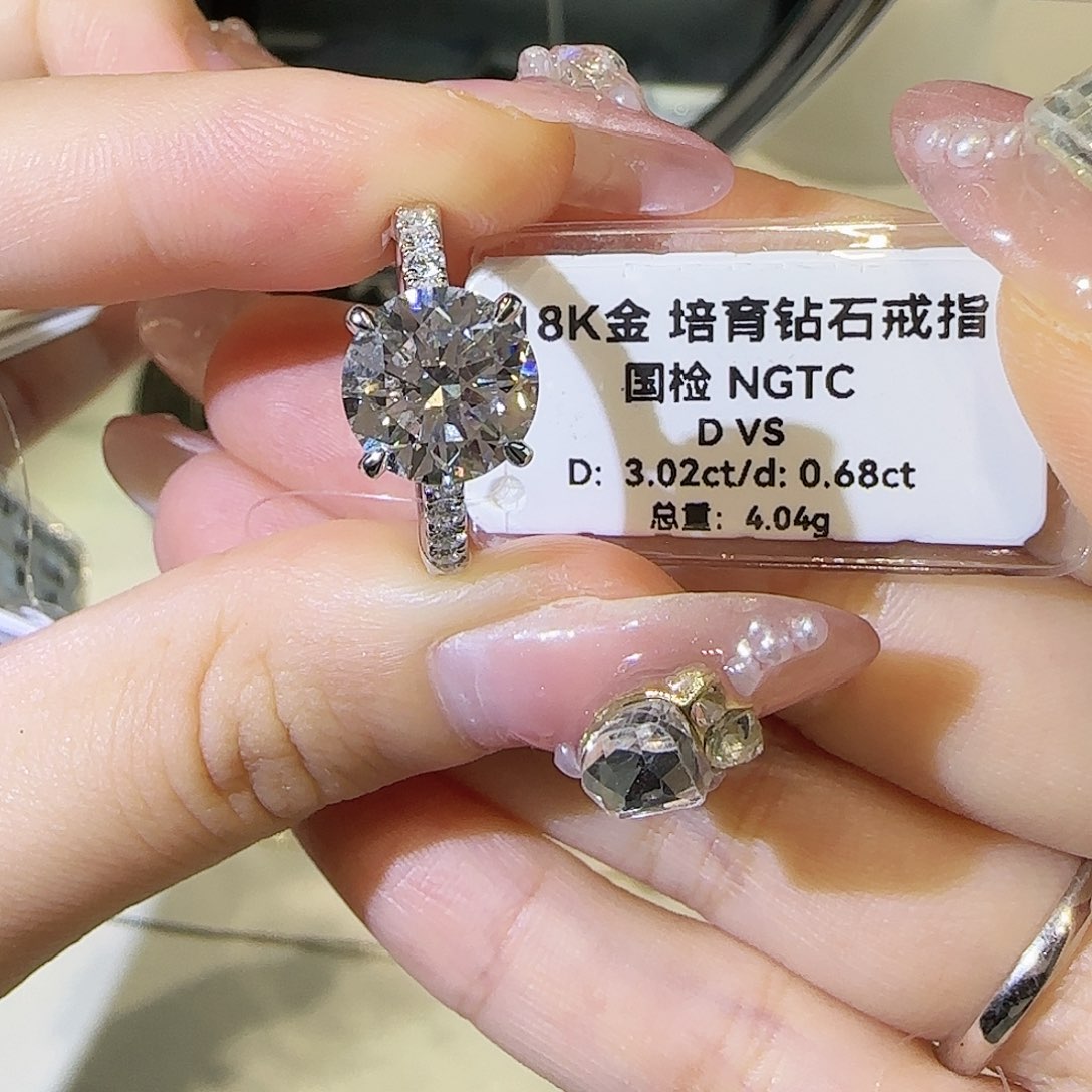 实验室培育钻石18K金镶嵌燕****e3卡白月光四爪 16