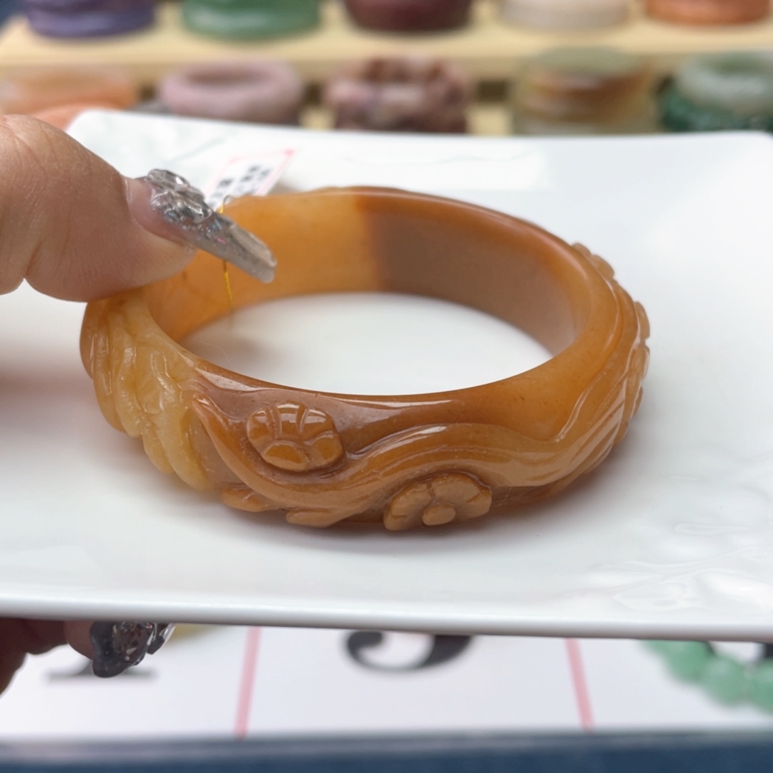 日***影石英质玉未镶嵌手镯